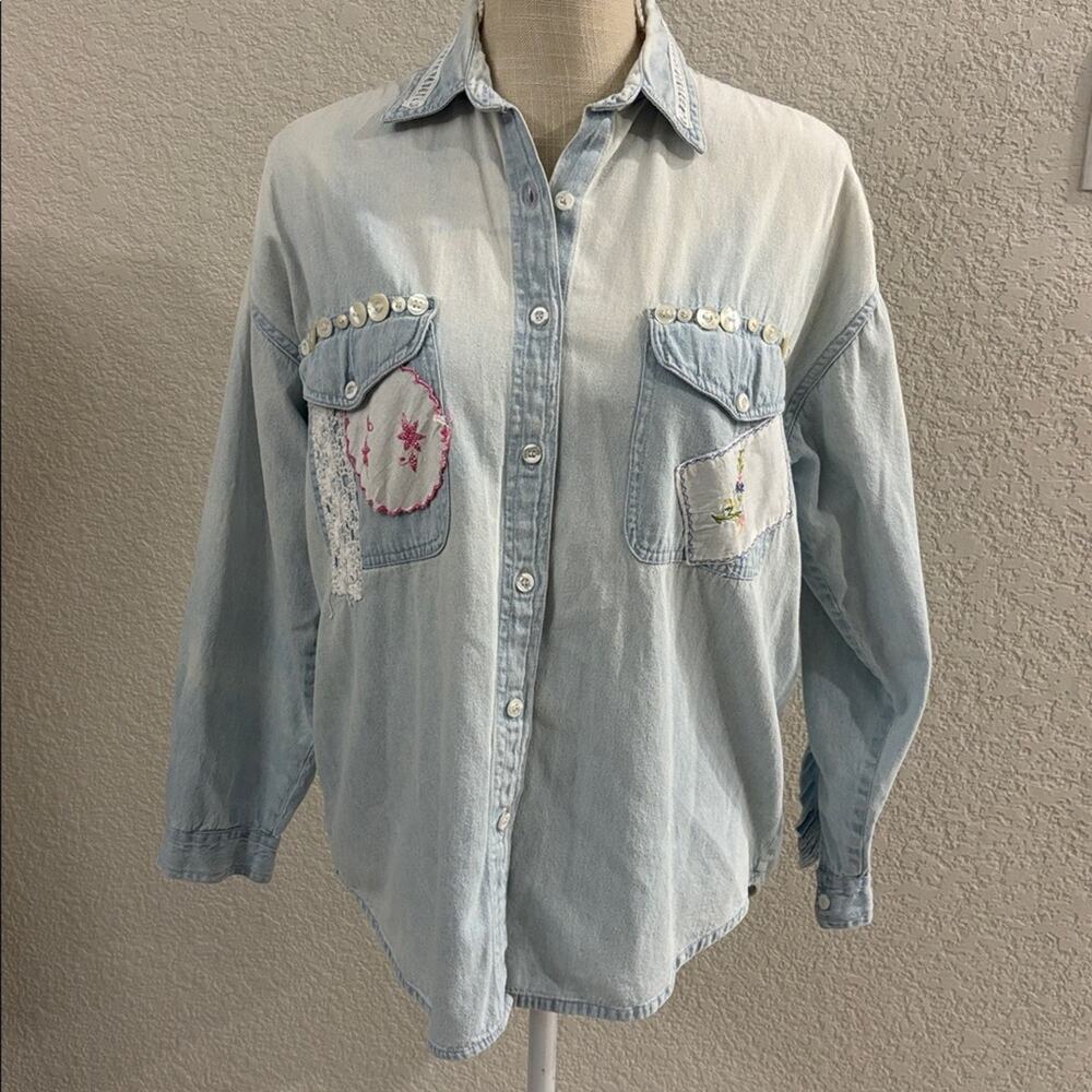 No Barriers 100% Cotton Embroidered Lace Patchwork Light Blue Denim Shirt Small
